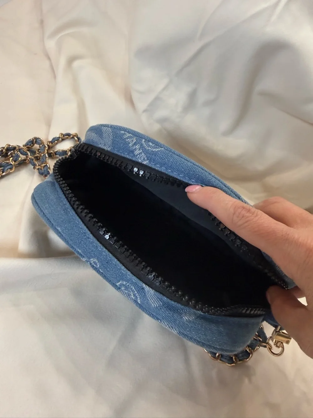 Chanel Blue Denim Camera Bag with Chain Strap - Picture 4 of 7